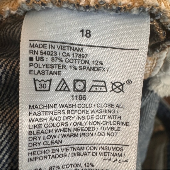 Old Navy High-Waisted OG Straight Ripped Jean Shorts Size 18 Distressed - Picture 8 of 8